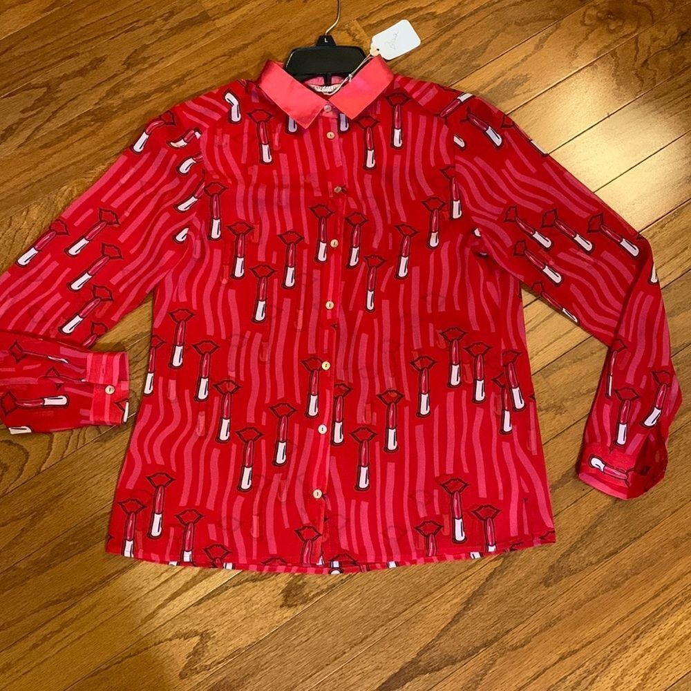 ESQUALO SIZE MEDIUM (36) Red lipstick blouse.